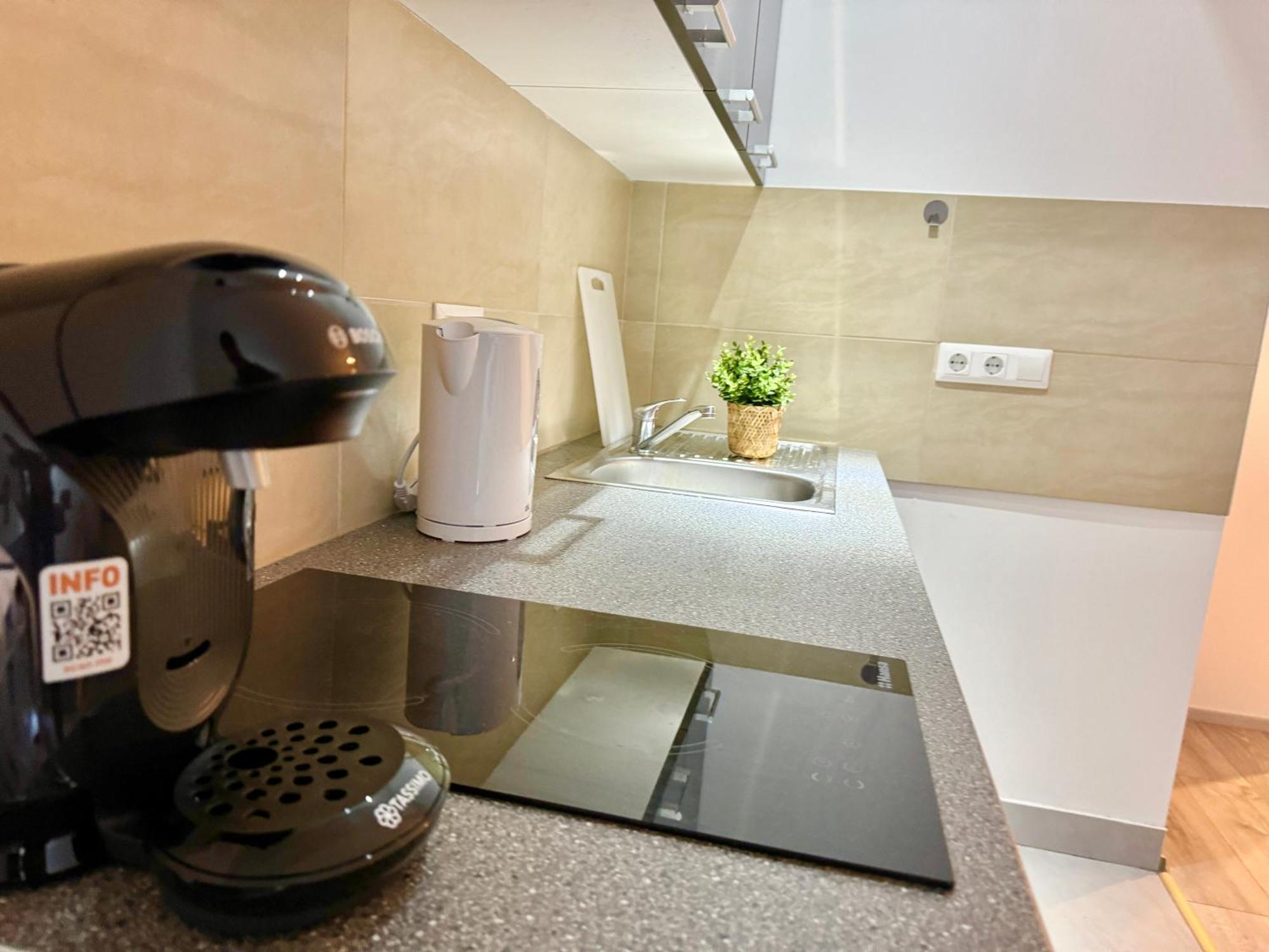 Stylish Schonbrunn Apartments - Free Underground Parking Βιέννη Εξωτερικό φωτογραφία